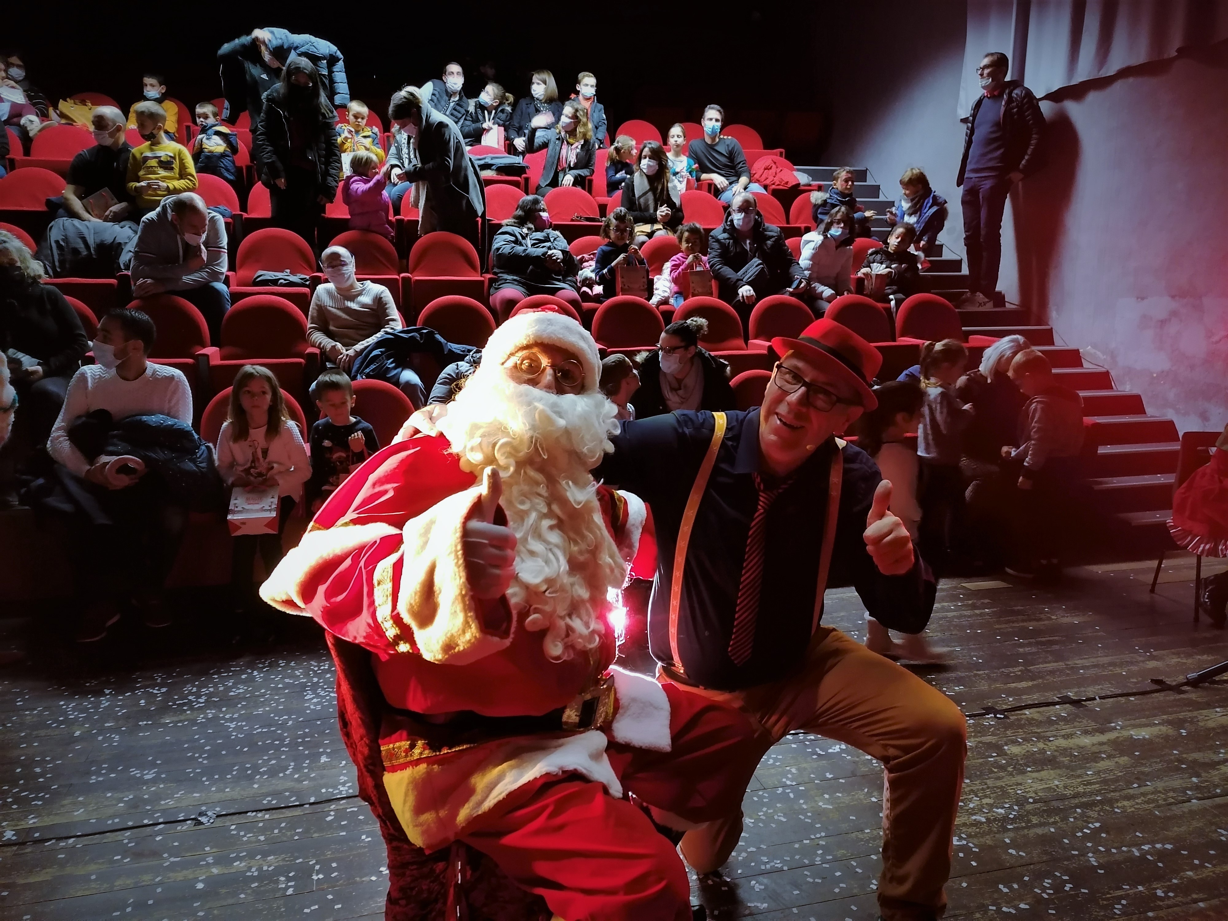 Spectacle de magie pour Arbre de Noël à Villefranche-sur-Saône.