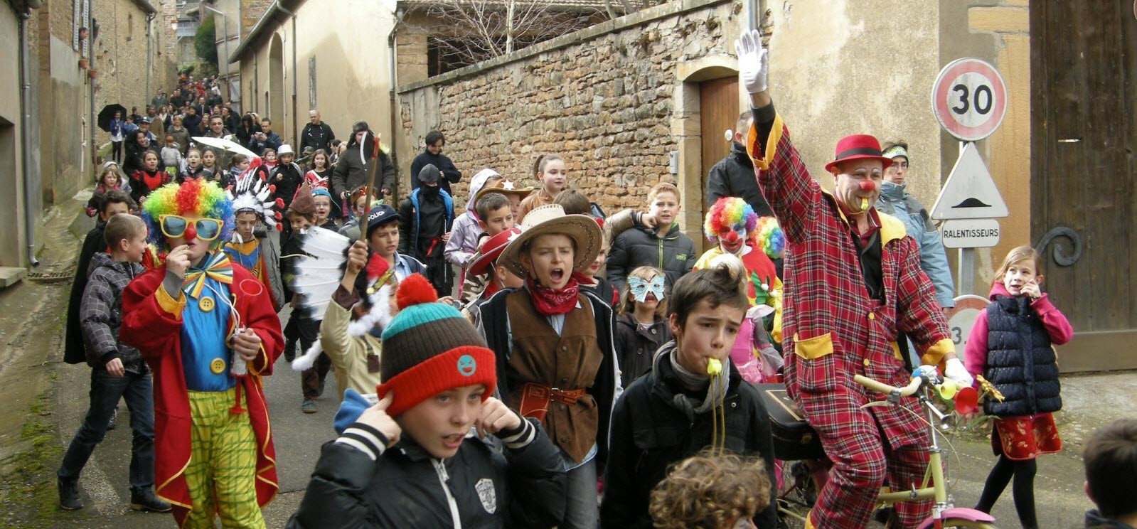 Carnaval avec le restaurant scolaire intercommunal de Chânes – Chasselas – Leynes